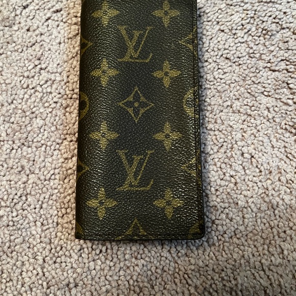 Louis Vuitton Monogram Eyeglass Case! - Picture 5 of 6